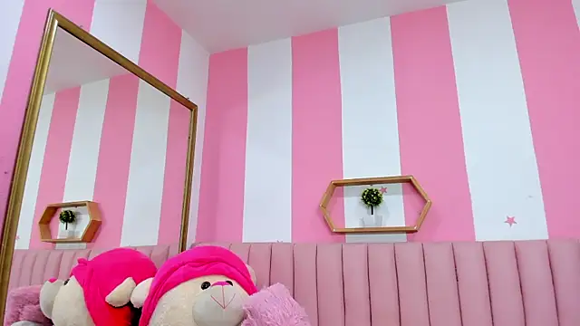 ISABELLA 020 online show from December 2025 12:06:01 PM