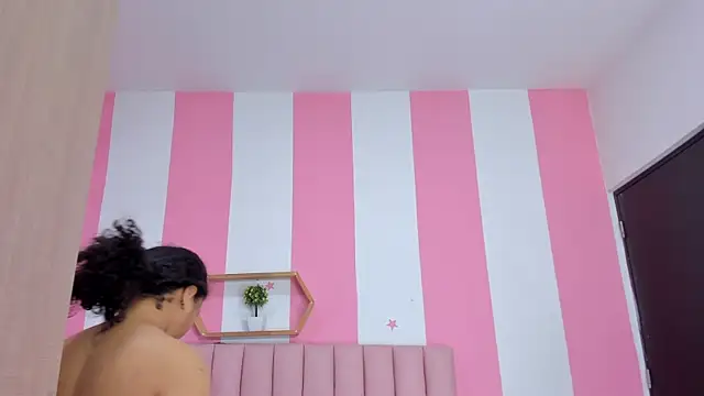 ISABELLA 020 online show from February 2026 12:39:02 PM