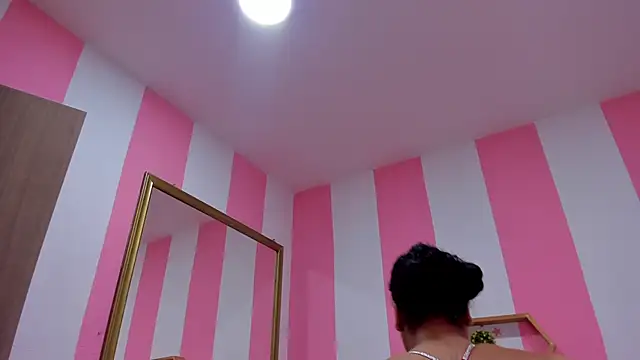 ISABELLA 020 online show from November 2025 12:43:02 PM