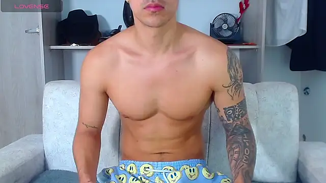 Tristan-bm online show from November 2025 12:41:01 PM