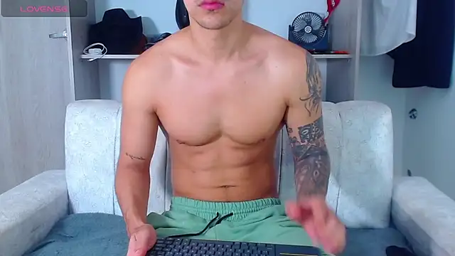 Tristan-bm online show from November 2025 12:17:02 PM