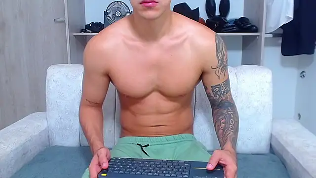 Tristan-bm online show from October 2025 11:11:02 AM