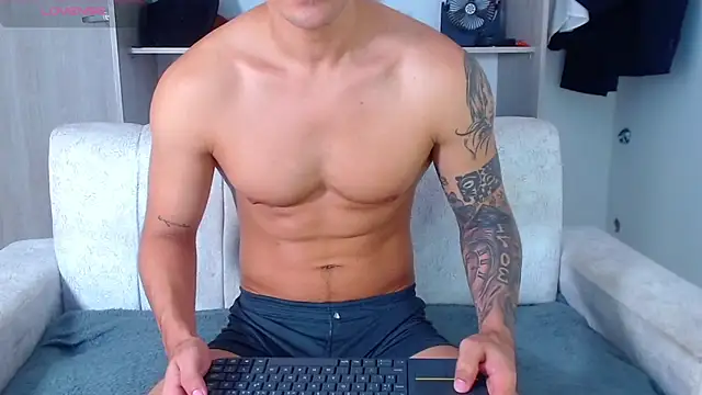 Tristan-bm online show from November 2025 02:39:02 PM