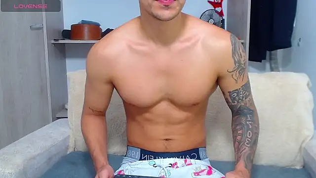 Tristan-bm online show from November 2025 02:17:02 PM