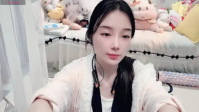 AKiKi711 online show from April 2026 04:55:01 PM