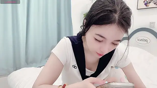 AKiKi711 online show from April 2026 04:50:04 AM