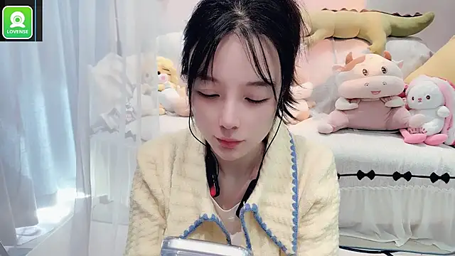 AKiKi711 online show from November 2025 04:28:02 AM