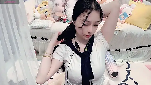 AKiKi711 online show from April 2026 04:30:01 PM