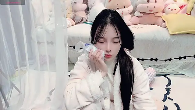 AKiKi711 online show from March 2026 02:43:01 PM