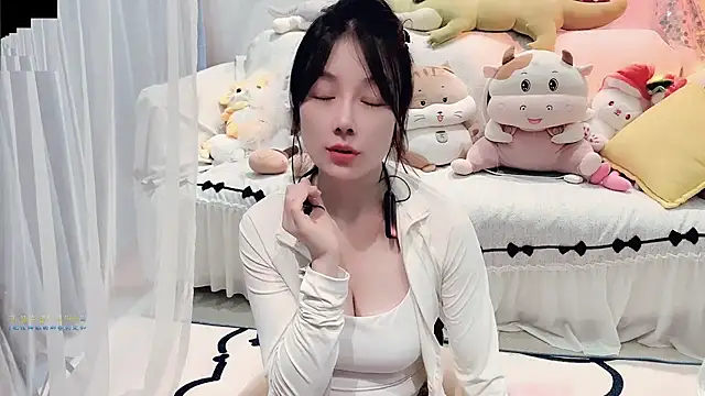 AKiKi711 online show from September 2025 04:56:01 PM