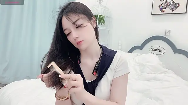 AKiKi711 online show from April 2026 04:56:01 PM