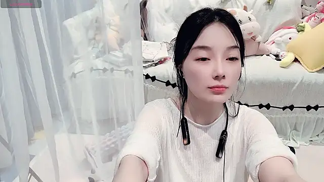 AKiKi711 online show from May 2026 04:57:01 PM