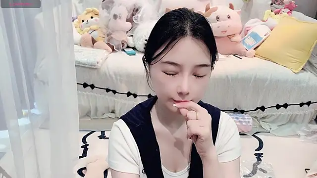 AKiKi711 online show from April 2026 04:24:02 AM