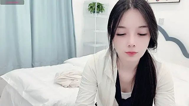 AKiKi711 online show from April 2026 02:40:02 PM