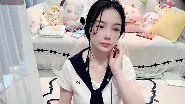 AKiKi711 online show from April 2026 04:47:01 AM