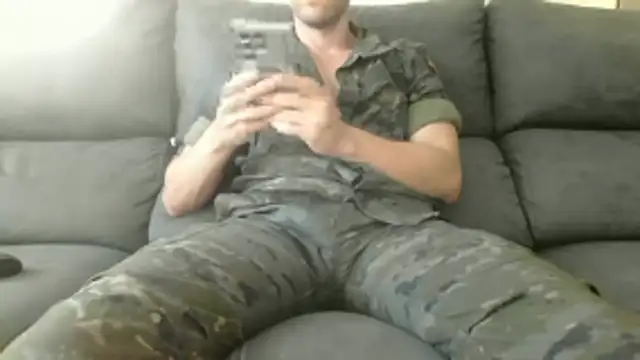 militar guapo online show from October 2025 04:09:01 PM