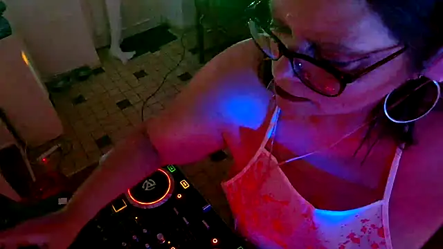 Lola-squirt online show from October 2025 10:16:01 PM