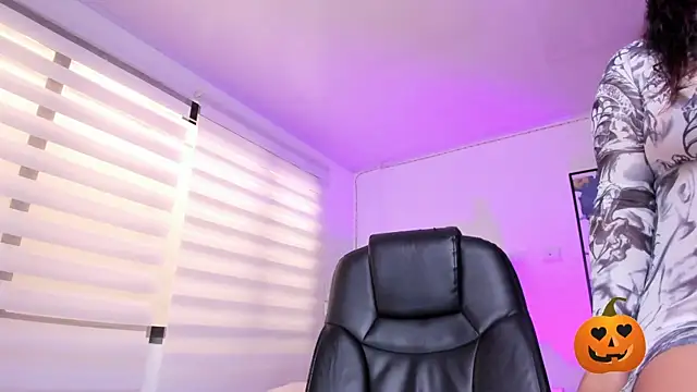 Danna Ramiirez online show from October 2025 06:53:01 PM