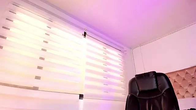 Danna Ramiirez online show from November 2025 06:52:02 PM