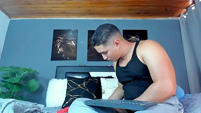 Snapshot of francesco_evan chatting on October 2025 06:08:01 PM francesco evan online show from October 2025 06:08:01 PM