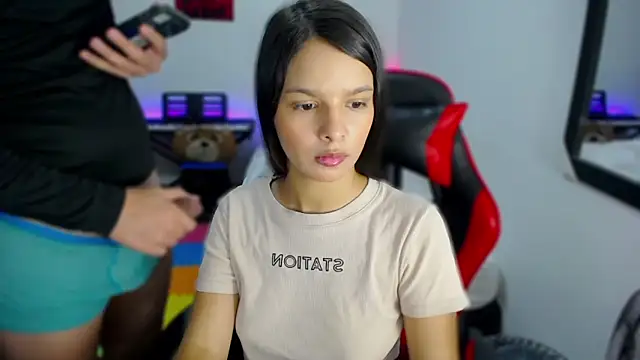 Snapshot of jessi_and_boy chatting on October 2025 03:47:02 PM jessi and boy online show from October 2025 03:47:02 PM