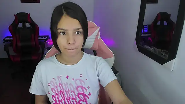 Snapshot of jessi_and_boy chatting on December 2025 07:15:02 PM jessi and boy online show from December 2025 07:15:02 PM