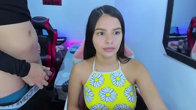 Snapshot of jessi_and_boy chatting on November 2025 03:05:02 PM jessi and boy online show from November 2025 03:05:02 PM