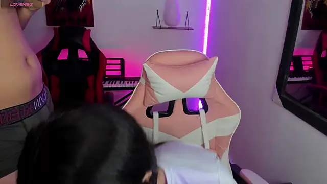 jessi and boy online show from March 2026 03:42:02 PM