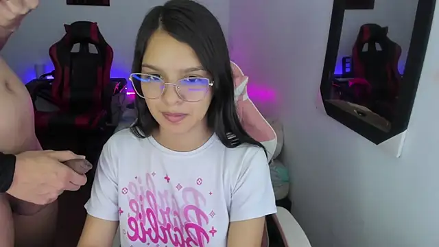 Snapshot of jessi_and_boy chatting on December 2025 07:09:02 PM jessi and boy online show from December 2025 07:09:02 PM