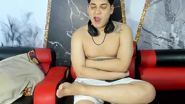 Snapshot of jessi_and_boy chatting on September 2025 09:10:02 PM jessi and boy online show from September 2025 09:10:02 PM