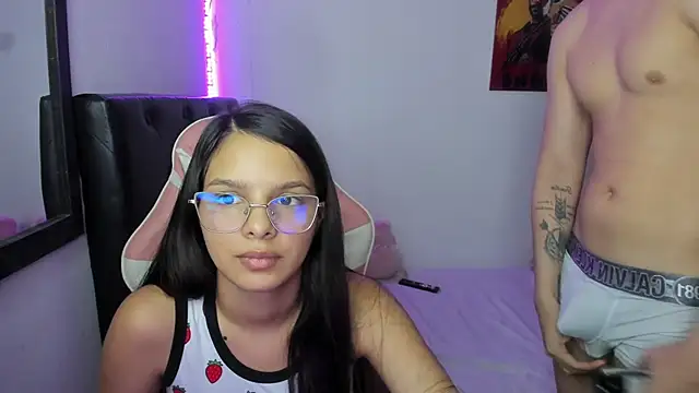 jessi and boy online show from May 2026 07:17:01 PM