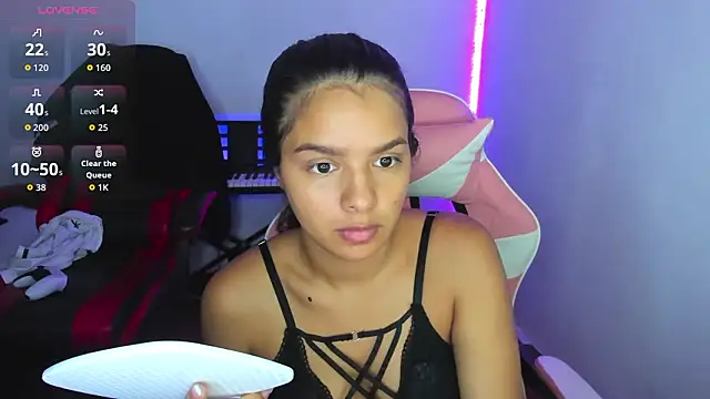 Snapshot of jessi_and_boy chatting on February 2026 02:43:02 AM jessi and boy online show from February 2026 02:43:02 AM