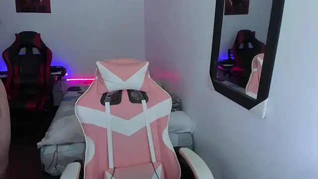 Snapshot of jessi_and_boy chatting on January 2026 11:09:02 PM jessi and boy online show from January 2026 11:09:02 PM