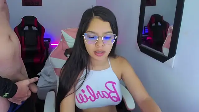 Snapshot of jessi_and_boy chatting on January 2026 03:17:02 PM jessi and boy online show from January 2026 03:17:02 PM