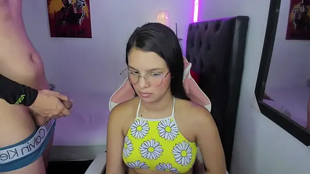 jessi and boy online show from April 2026 07:31:02 PM