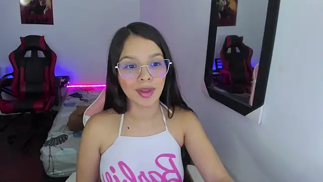 Snapshot of jessi_and_boy chatting on December 2025 08:04:02 PM jessi and boy online show from December 2025 08:04:02 PM