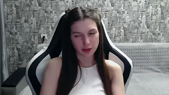 Snapshot of MissMiaCutie chatting on March 2025 04:00:02 PM MissMiaCutie online show from March 2025 04:00:02 PM