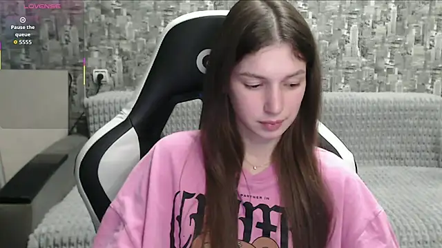 Snapshot of MissMiaCutie chatting on October 2025 04:19:02 PM MissMiaCutie online show from October 2025 04:19:02 PM
