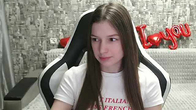 Snapshot of MissMiaCutie chatting on March 2025 04:07:02 PM MissMiaCutie online show from March 2025 04:07:02 PM