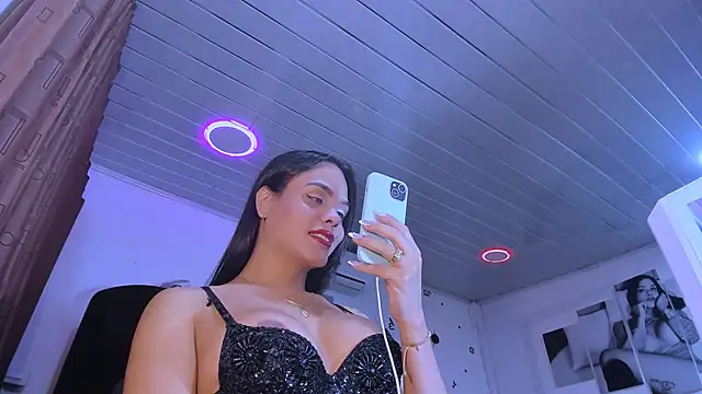 LatinVenuz online show from March 2025 05:01:01 AM