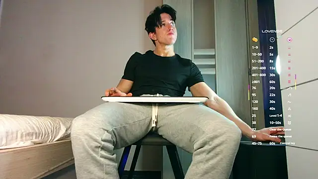 ChristianLevine  online show from December 2025 03:15:02 PM