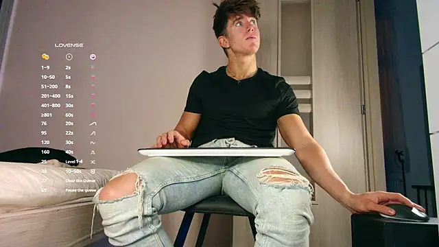 Snapshot of ChristianLevine_ chatting on December 2025 07:35:01 PM ChristianLevine online show from December 2025 07:35:01 PM