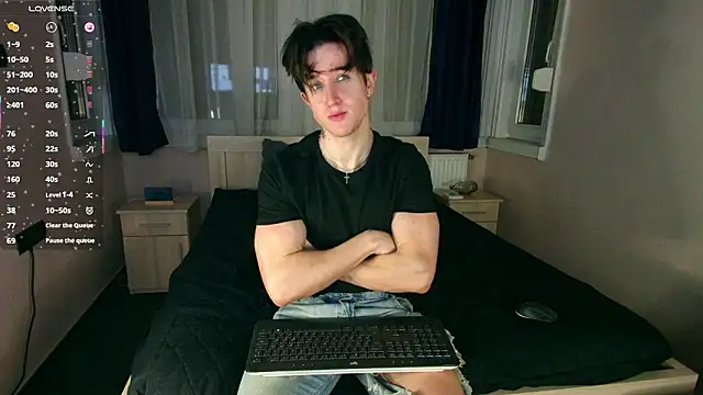 ChristianLevine  online show from January 2026 04:43:02 PM