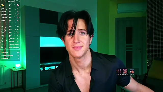 ChristianLevine  online show from May 2026 09:40:01 AM