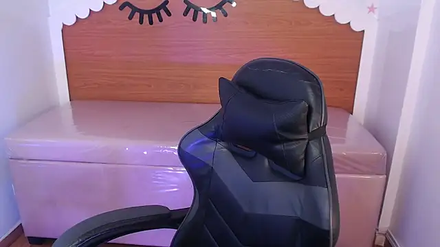 carlie mayer v online show from December 2025 04:17:01 AM