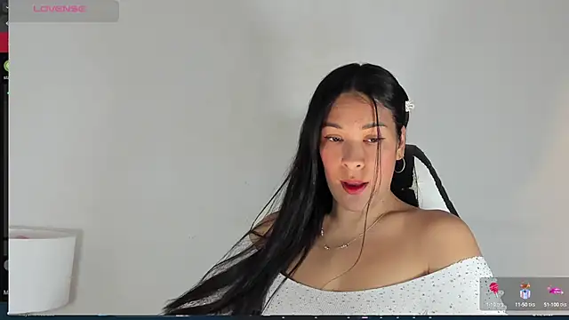 Snapshot of bella_hadid1_ chatting on March 2025 08:57:01 PM bella hadid1  online show from March 2025 08:57:01 PM