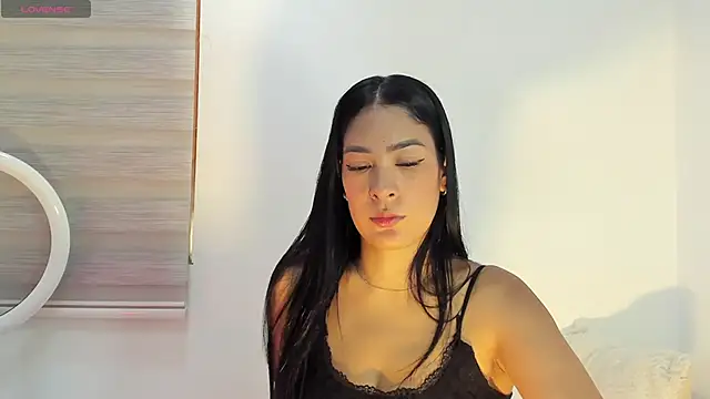 Snapshot of bella_hadid1_ chatting on June 2026 03:06:02 PM bella hadid1 online show from June 2026 03:06:02 PM