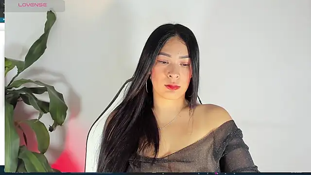 Snapshot of bella_hadid1_ chatting on March 2025 03:44:01 AM bella hadid1  online show from March 2025 03:44:01 AM