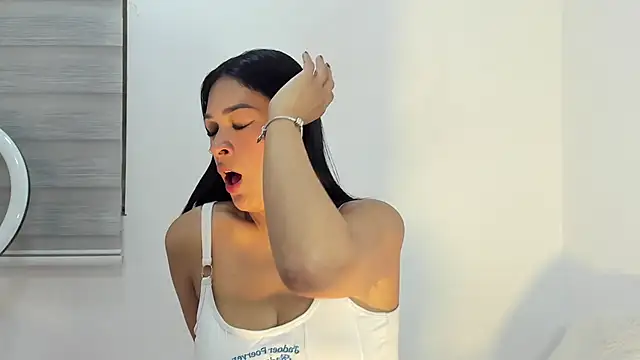 bella hadid1  online show from February 2026 03:58:01 AM