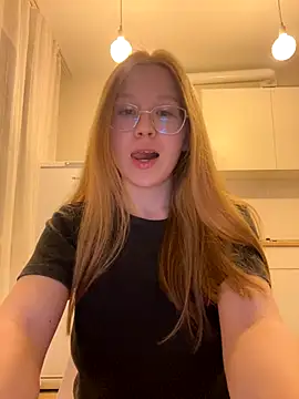 Snapshot of Eva_Weyne chatting on October 2025 08:34:02 PM Eva Weyne online show from October 2025 08:34:02 PM